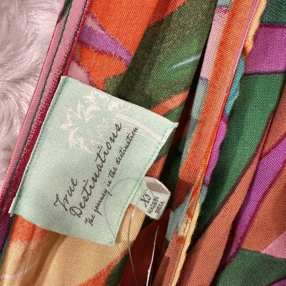 True Destination Women's XS V neck Tropical Leaf Print Midi Sundress - Picture 3 of 10